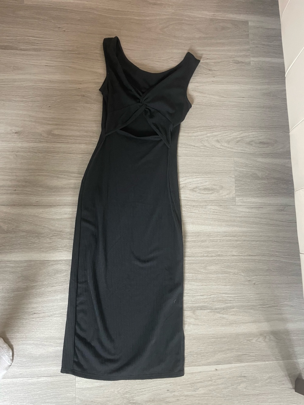 Sleek Black Maxi Dress with Twist Front Cutout